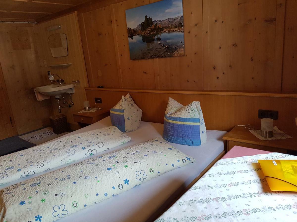 Pension Valluela Galtür エクステリア 写真