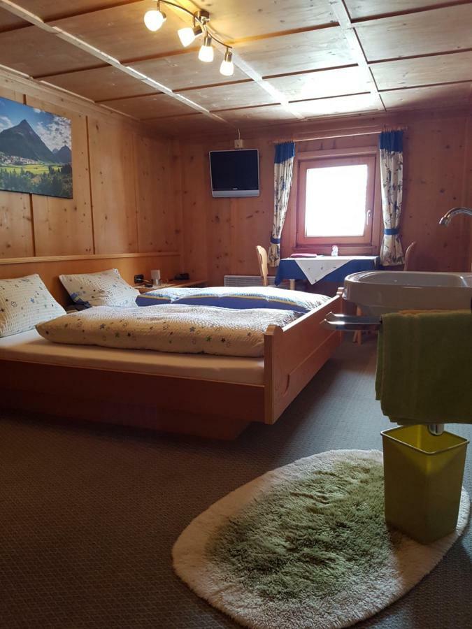 Pension Valluela Galtür エクステリア 写真
